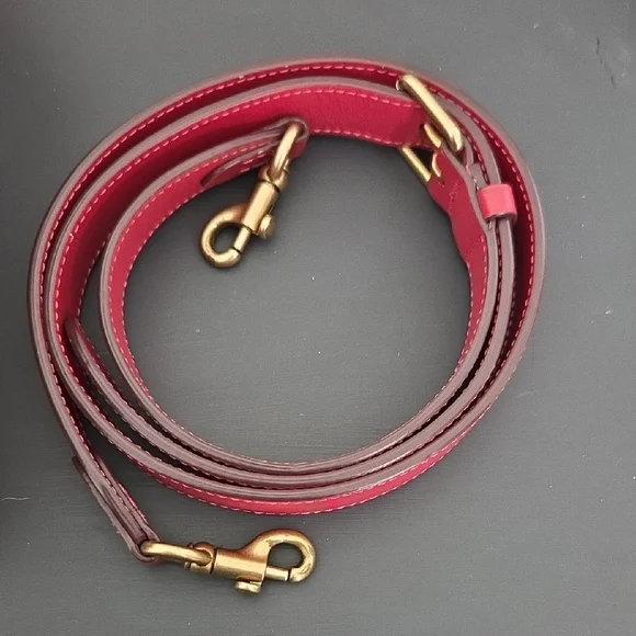 Willow Bucket Bag In Signature Canvas With Heart Print
C8389 - Picture 8 of 16